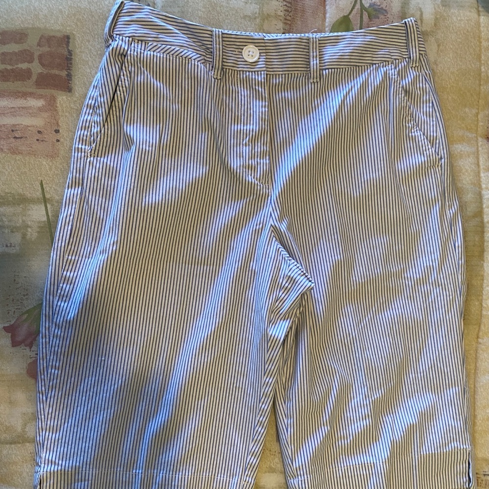 Talbots NWOT White with Navy Stripe Bermuda shorts Cotton/Spandex blend size 6